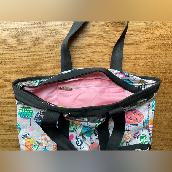 LESPORTSAC Small White and Patterned Duffle/Weekender Bag - Picture 6 of 8